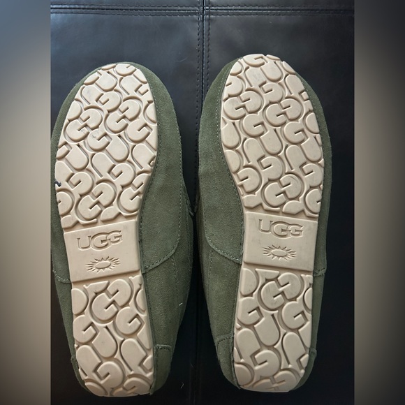 Men’s UGG Ascot slippers .  New without box.  Never worn.  Olive green. Size 11 - Picture 2 of 2